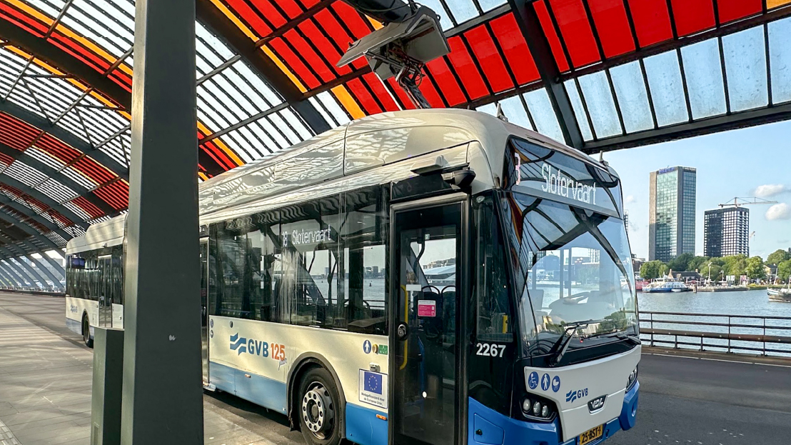 EVバス充電(オランダ・アムステルダム)