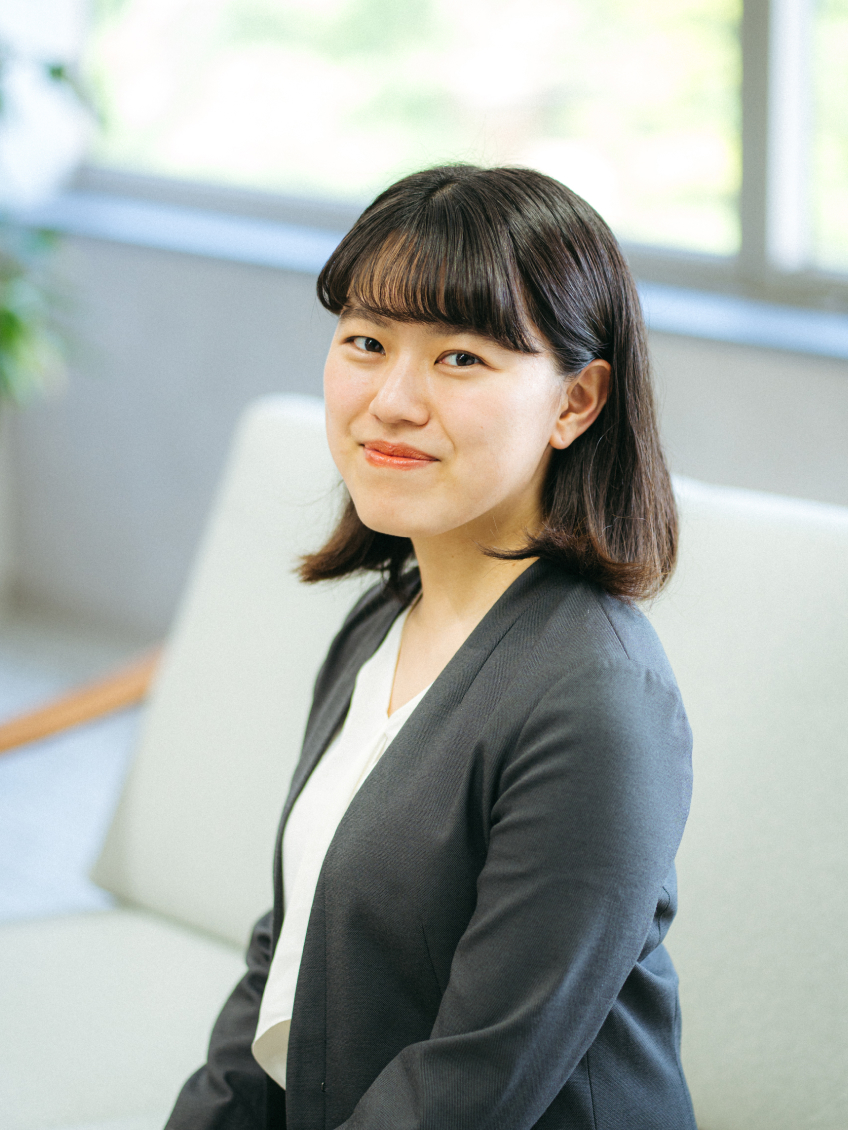 新里 真奈美